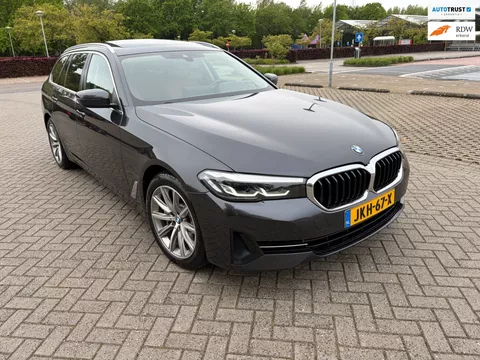 BMW 5-serie Touring 530e Business Edit Pano/TrekH. Zeer mooi