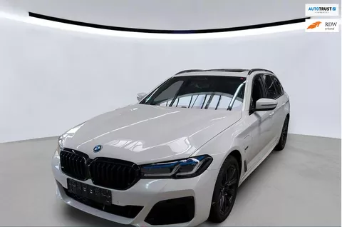 BMW 5-serie Touring 530e xDrive M-pakket Panodak Laserlight El. Trekhaak &ndash; All-in